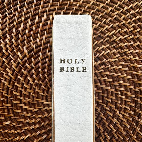 Vintage 1985 Mother-of-Pearl Inlay Holy Bible – owned by Hon. Jim Wright - Picture 10 of 16